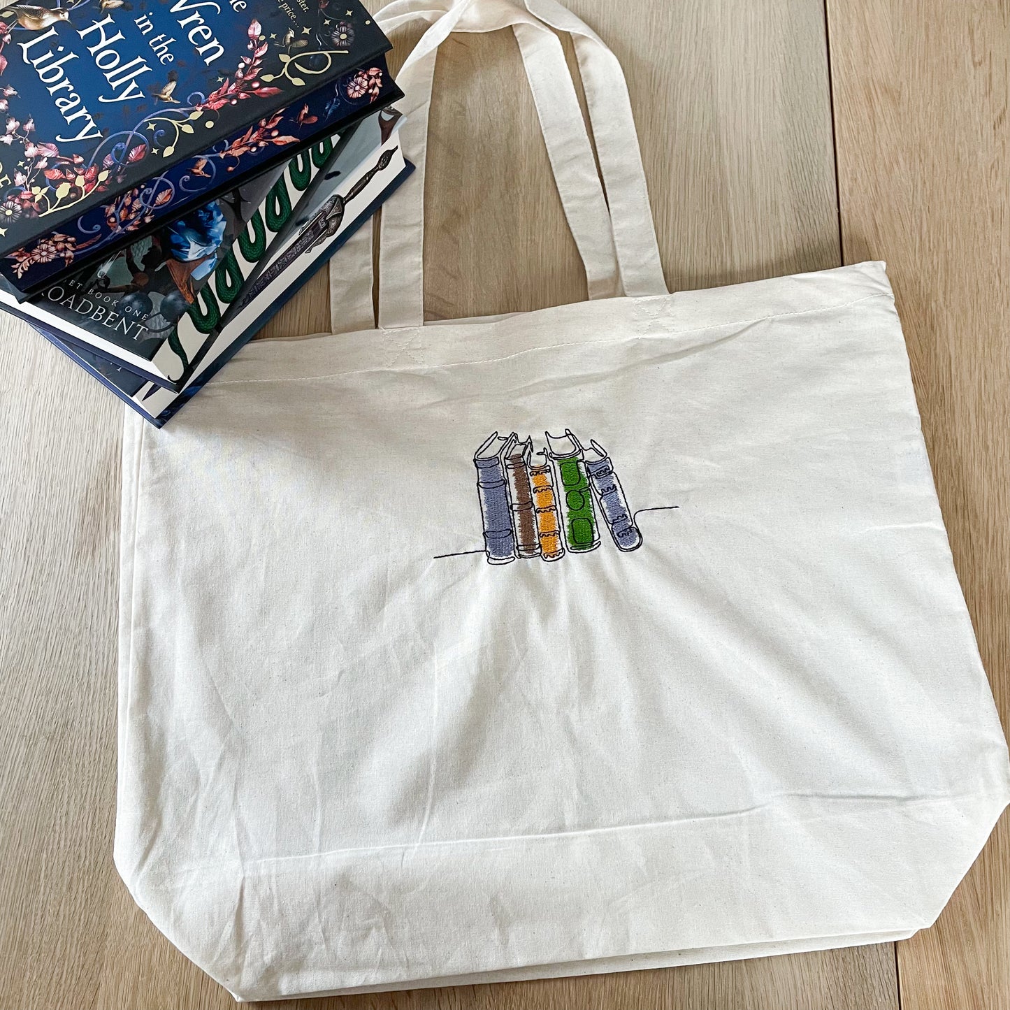 Bogstak broderet totebag