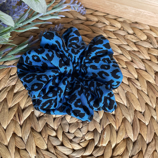 Scrunchies - Blå leopard - L