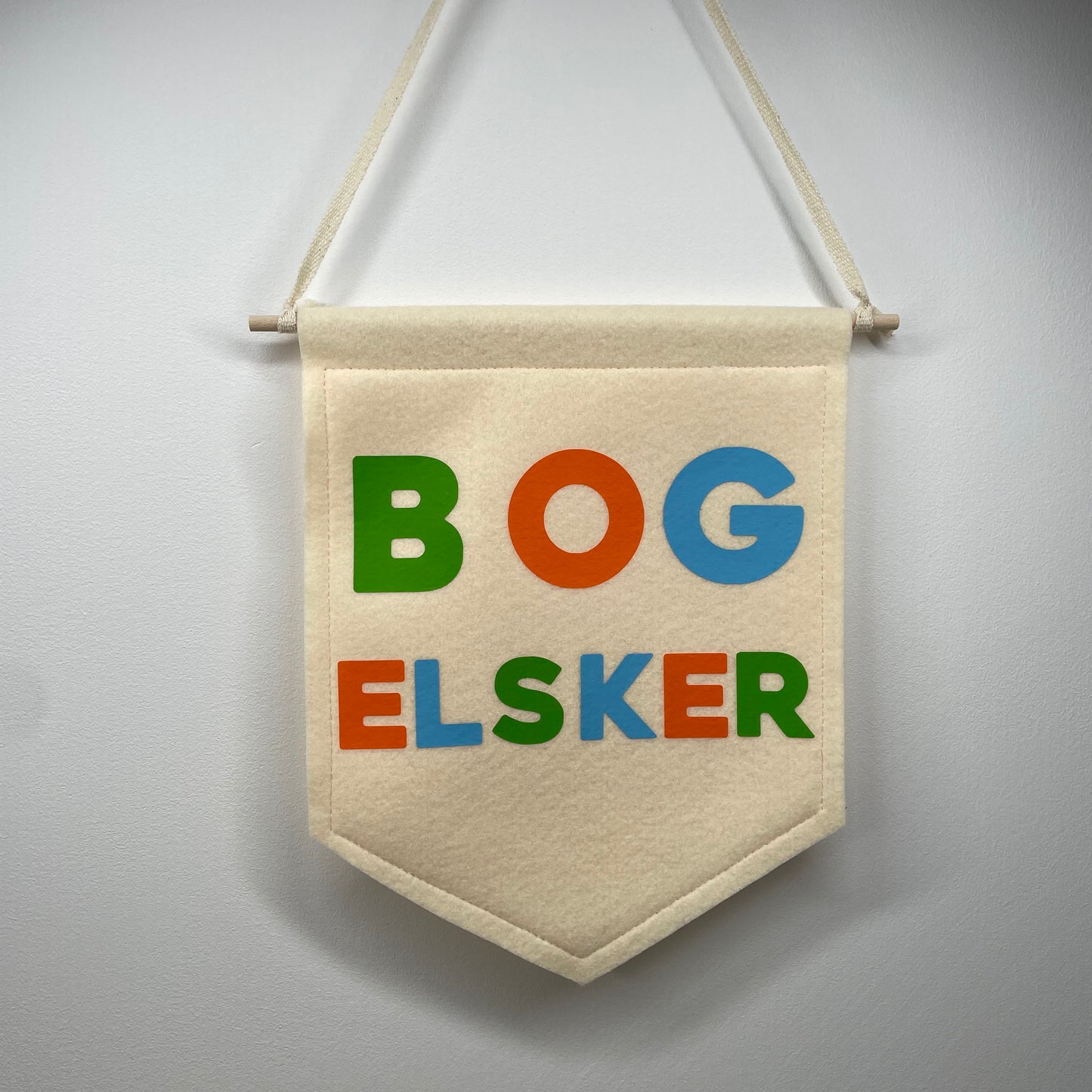 Banner flag til ophæng - "Bog elsker" - mellem