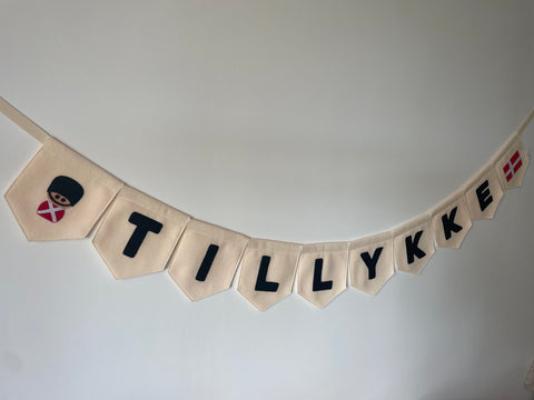 Tillykke fødselsdags banner med figurer